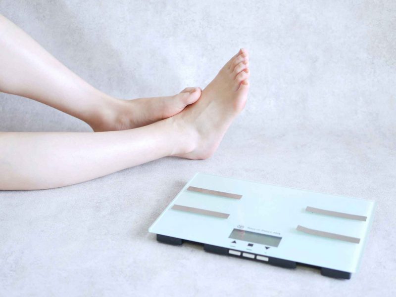 毎日、朝と晩に体重を測定